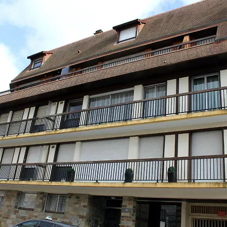 Apartment Apartment Les Cigognes By Interhome Deauville