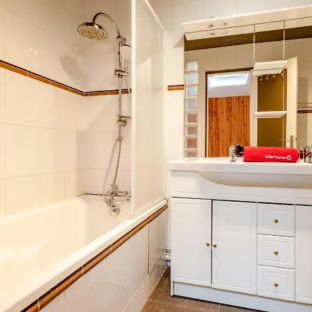 Apartment Les Cigognes By Interhome شقة